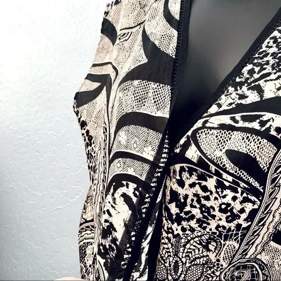 ANGL Black & Cream Abstract Pribt Surplice Short Romper Size Small - Picture 4 of 15